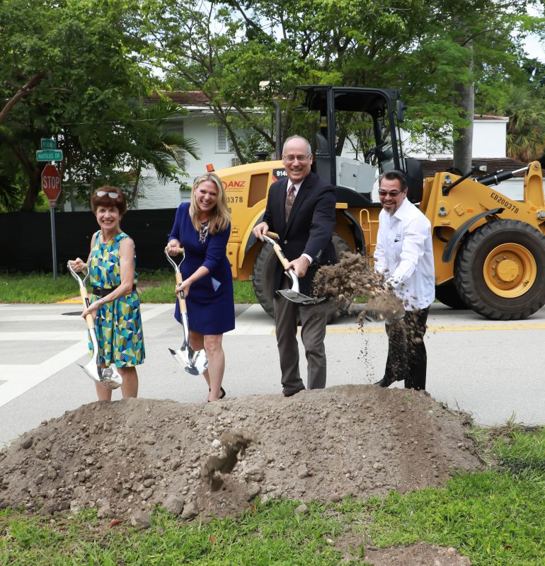 (L-R) G.O. Bond Oversight Committee Chair, Karen Rivo; Commissioner John Alemán; Mayor Dan Gelber;
Transportation Director, José Gonzalez